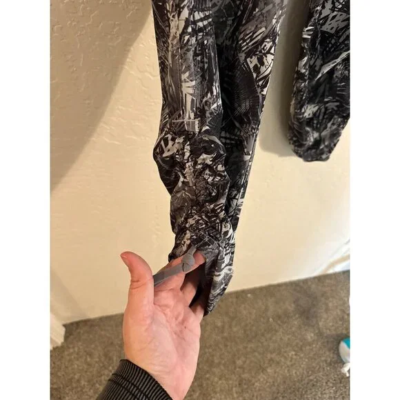 Y Athleta Ruched Hem Black & White Tropical Print Athletic Leggings - Picture 4 of 12